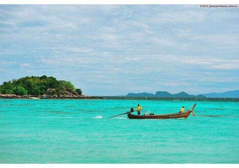 Лодки у берегов Ко Липе, Таиланд. 
...